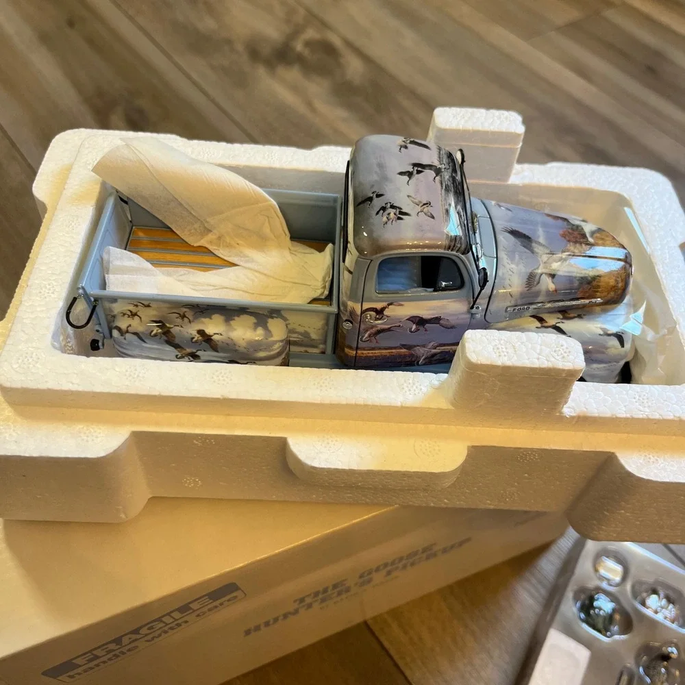 Wild Wings The Goose Hunters Pickup‎ David A Maass Ford Truck 1:24 Diecast Boxed